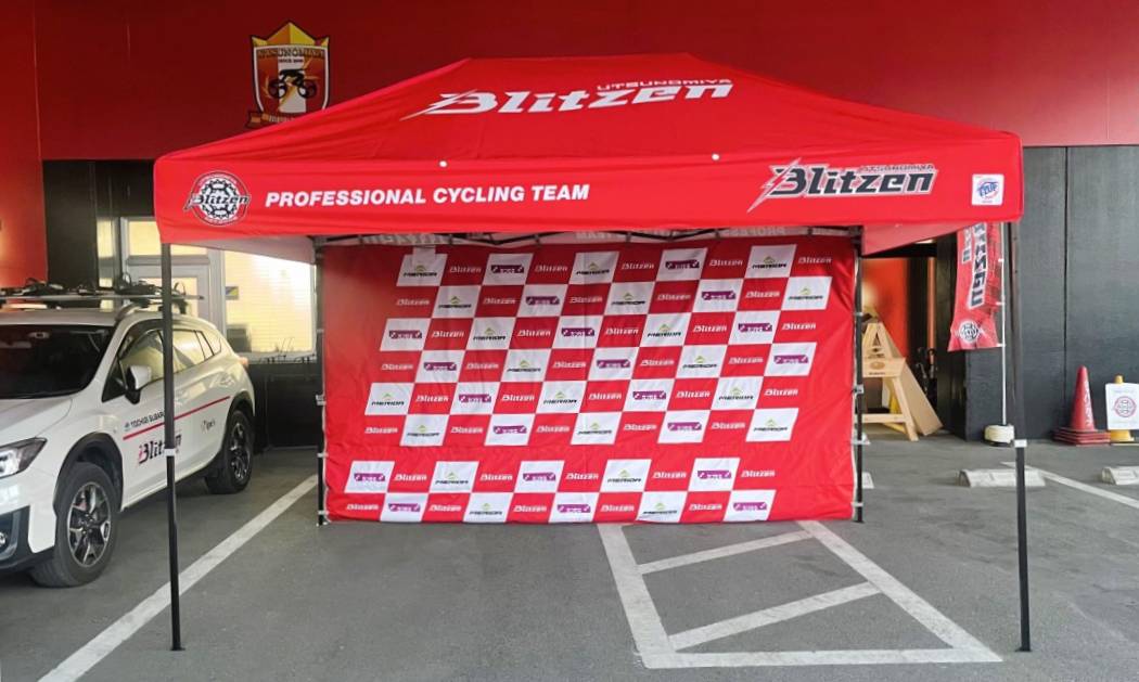 チームのデザインに合わせたプリントテント