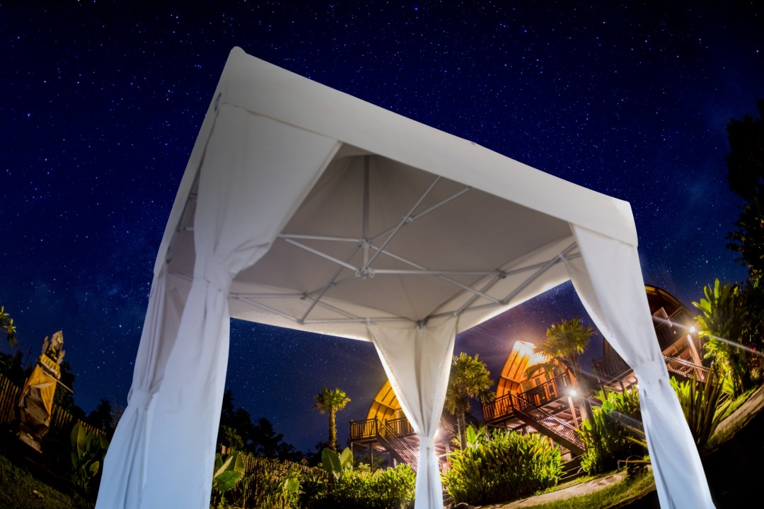 イージーアップテントの高級ワンタッチテントは中も広々！