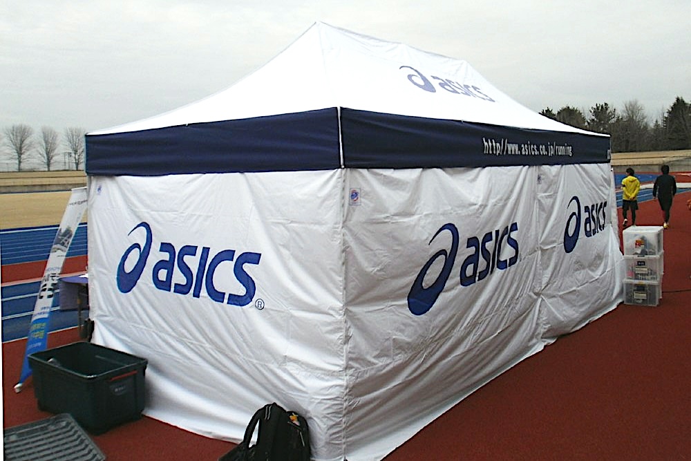 イージーアップブログ | 寒い冬の味方！冬の屋外イベントや建設現場にもイベント用テントで暖かい休憩スペースを！